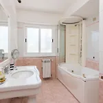 Vatican-metro A Panoramic Penthouse With Jacuzzi