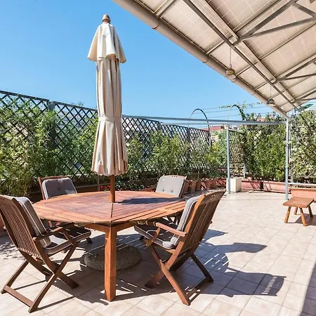 Apartment Vatican-metro A Panoramic Penthouse With Jacuzzi Rome