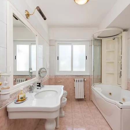 Vatican-metro A Panoramic Penthouse With Jacuzzi شقة *